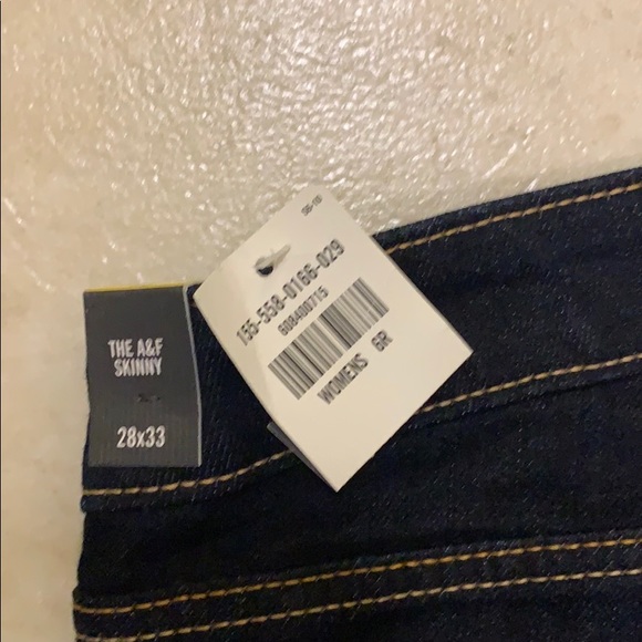 Brand New Abercrombie and Fitch Skinny Jeans 6R. - Picture 4 of 4